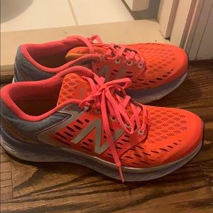 Women’s size 9 new balance shoes worn once